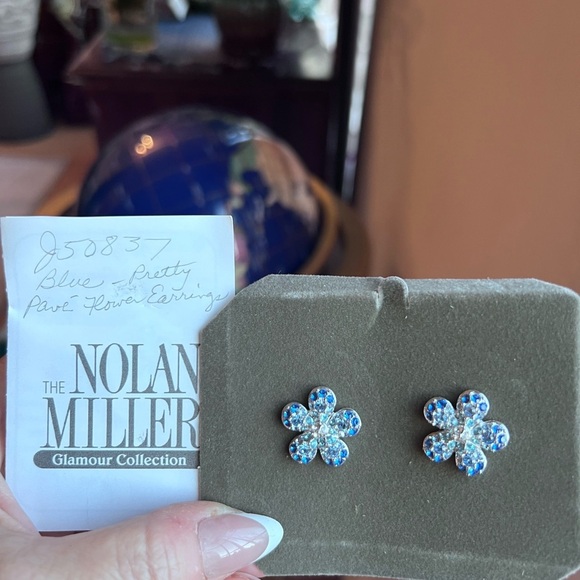 Nolan Miller Vintage Blue and Silver Flower Earrings - Picture 5 of 5